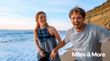Miles & More glücklickes Pärchen am Strand
