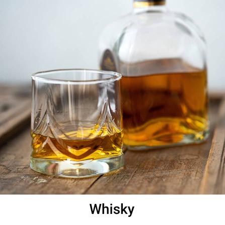 Whiskyglas und Whiskyflasche