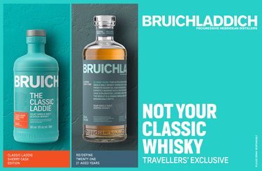 Zwei Bruichladdich Whiskyflaschen, die Classic Laddie Sherry Cask Edition und Re/Define Twenty One, sind nebeneinander platziert. Der Slogan "NOT YOUR CLASSIC TRAVELLERS' EXCLUSIVE" ist prominent dargestellt.