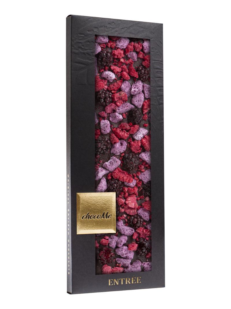 chocoMe - Dunkle Schokolade mit gefriergetrocknetem Heidelbeerjoghurt, gefriergetrockneter Himbeere und gefriergetrockneter Brombeere